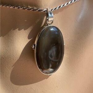 Agate and sterling silver pendant
